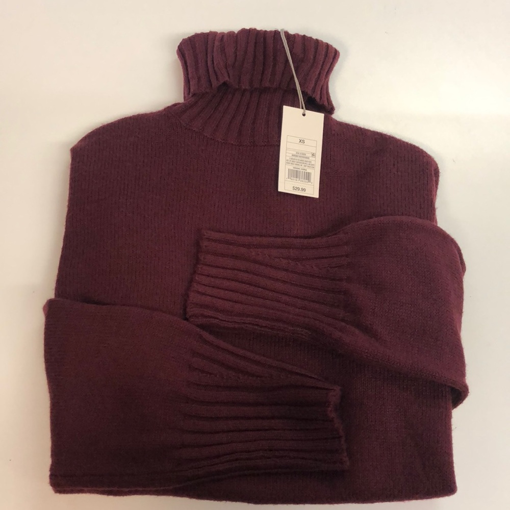 XS MAROON TURTLENECK